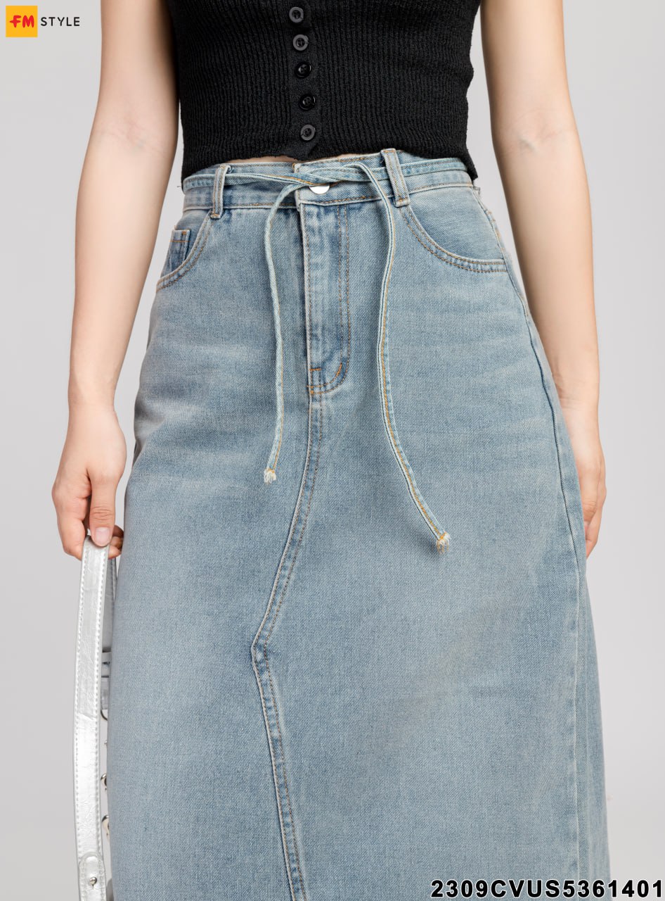 Mix đồ bằng quần jeans với váy dài: Ngọc Trinh nhìn chán hẳn - 2sao
