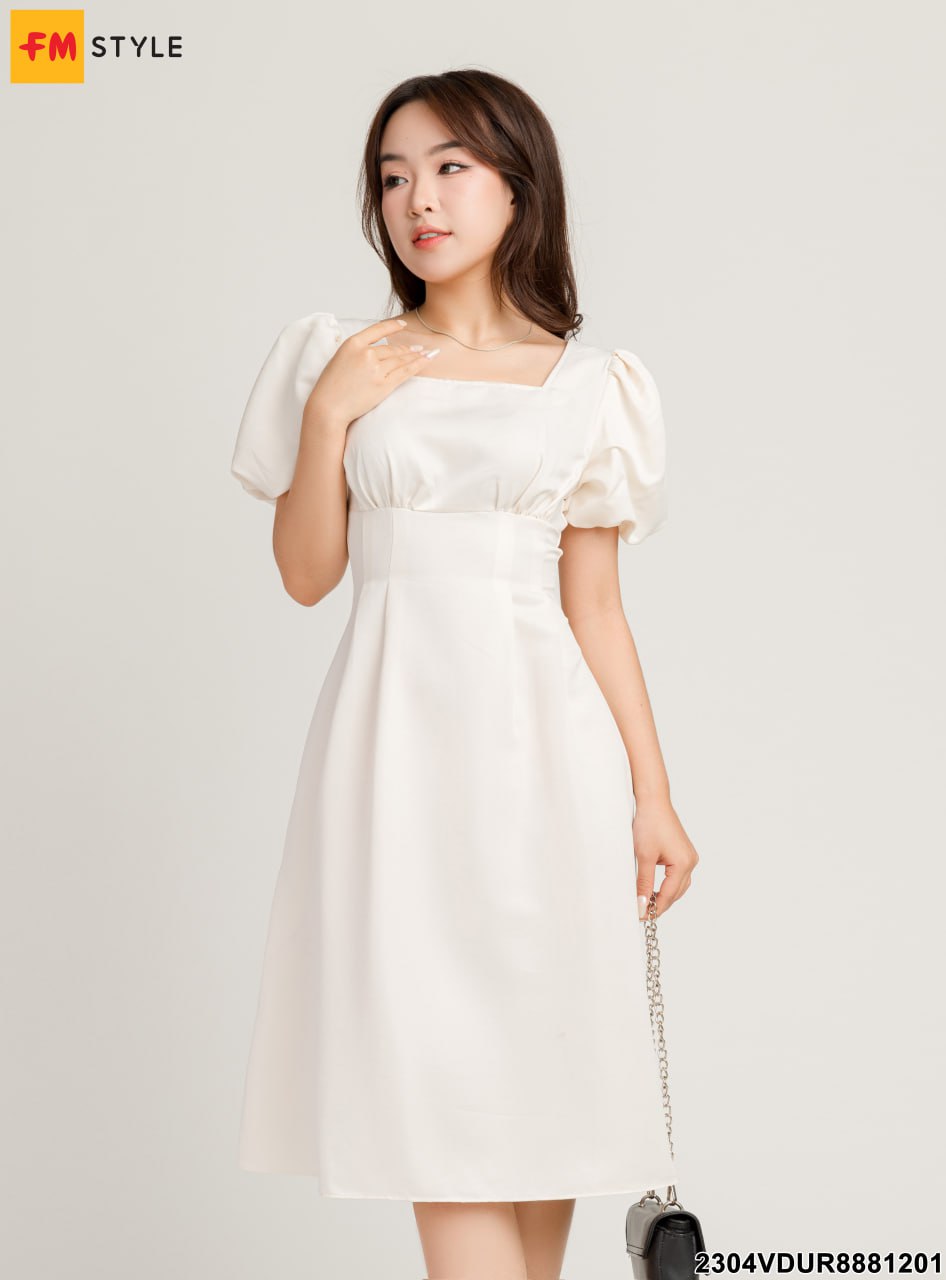 Đầm dạ hội dài màu trắng xẻ tà tay phồng dự tiệc sang trọng